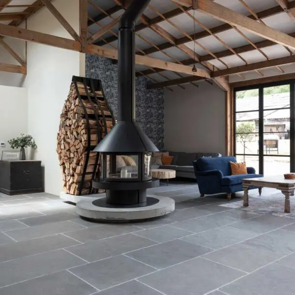 Aged limestone Berkeley grey flagstone floor