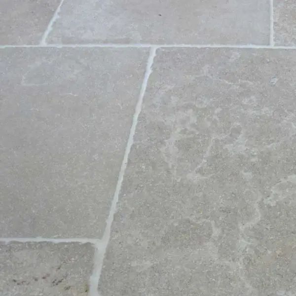 Tumbled flagstone floor