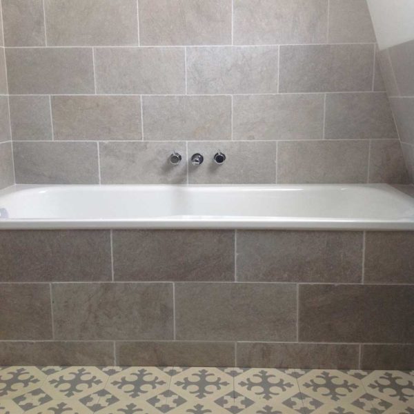 Cathedral classic light grey limestone tiles bathroom
