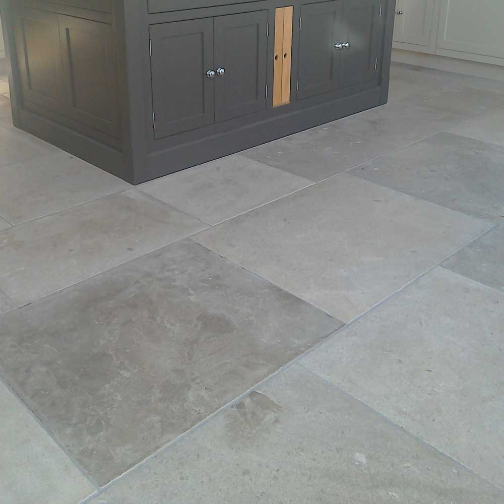 Manoir Grey French limestone floor