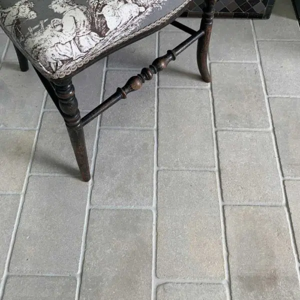 Tumbled limestone pavers - Chalon grey