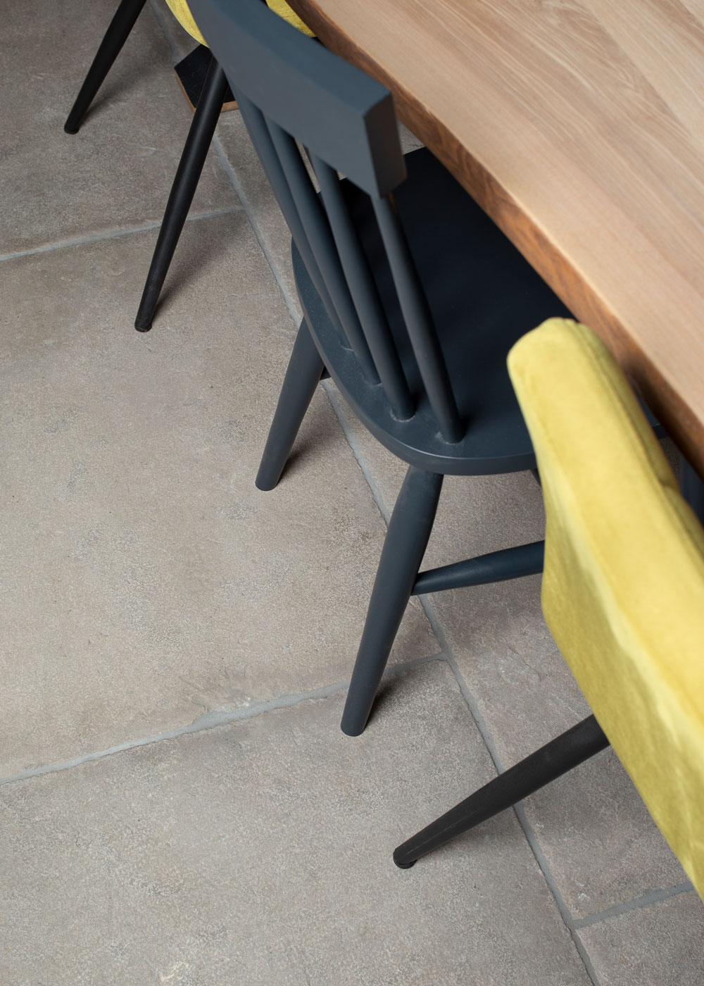 Antiqued grey flagstone kitchen flooring