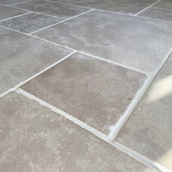 Chambery beige mix limestone floor