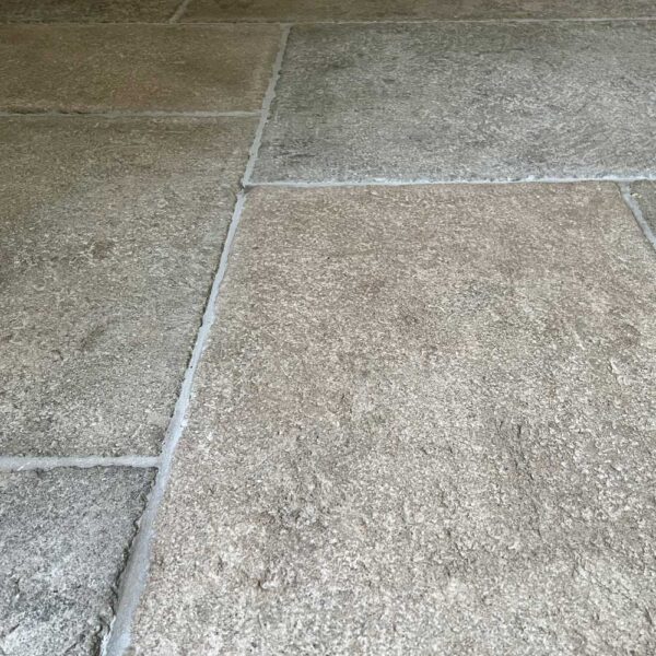 Grand provence large antiqued flagstones