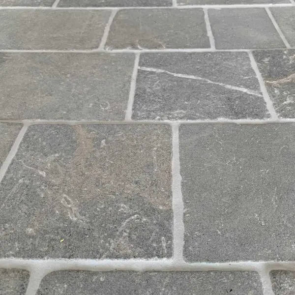 bastille bleu tumbled limestone pavers