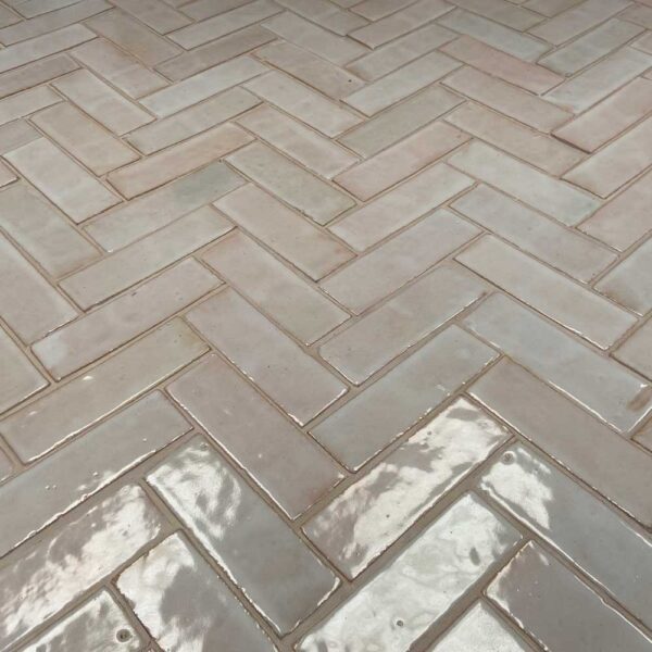 Old Ivory Bejmat tiles herringbone